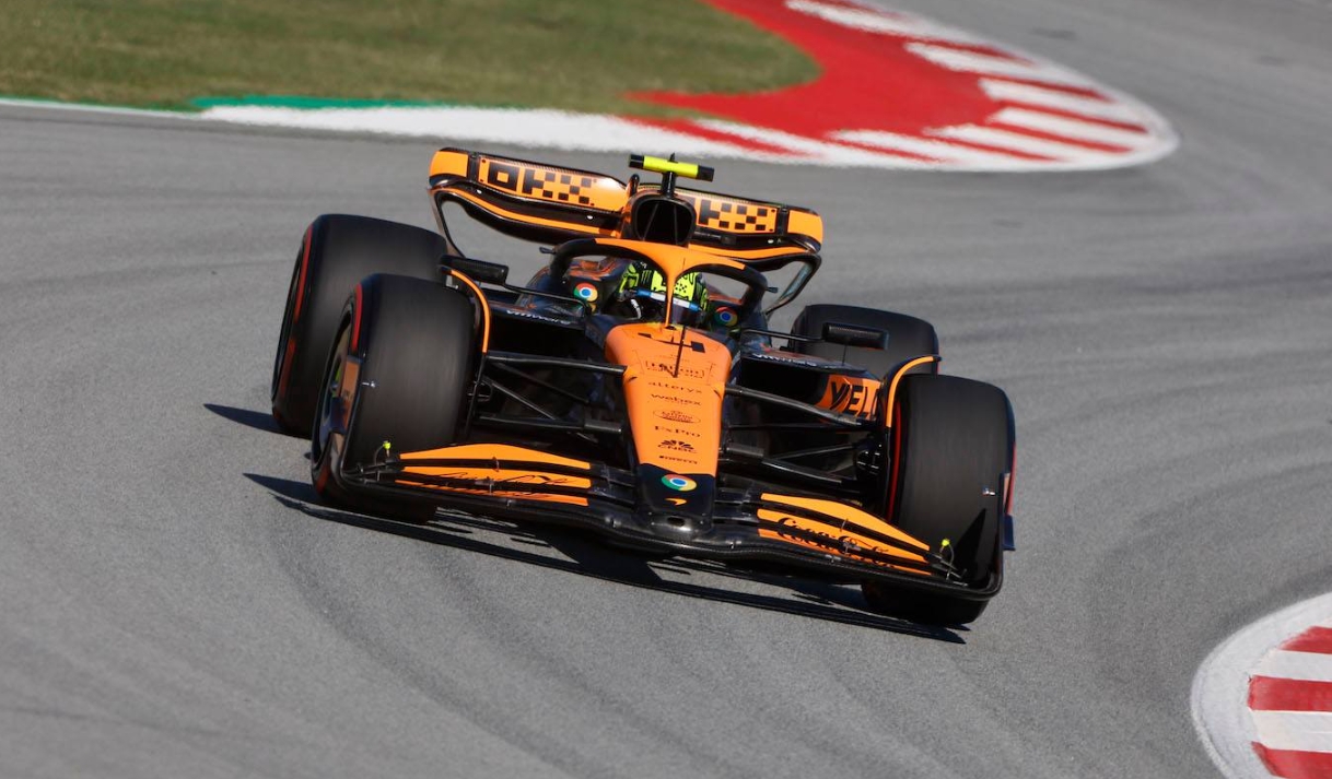 爱游戏-迈凯伦险胜红牛车队，诺里斯惊艳四座