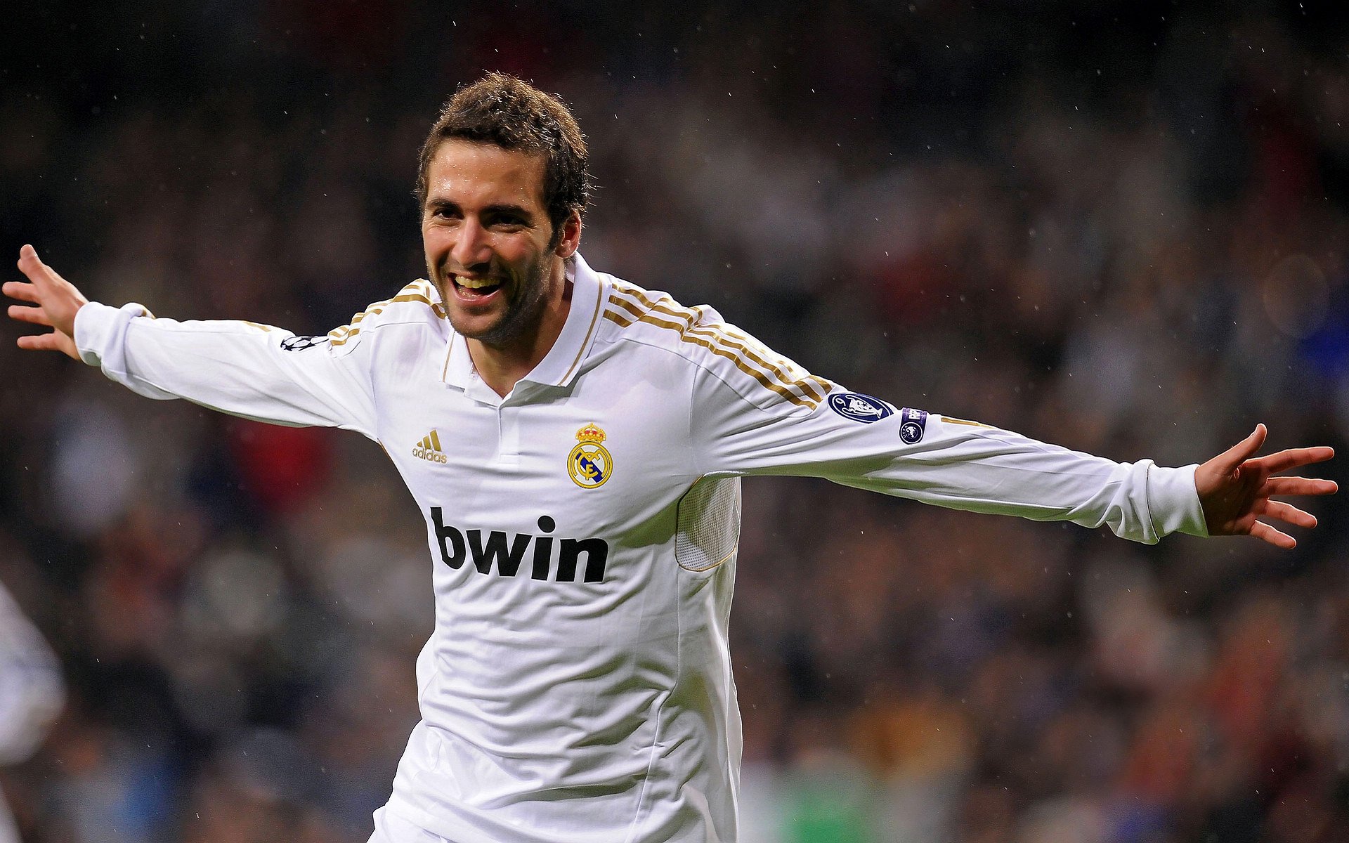 阿圭罗爆发，厄瓜多尔火力压制塞维利亚，南美足球的战术革命与身份觉醒